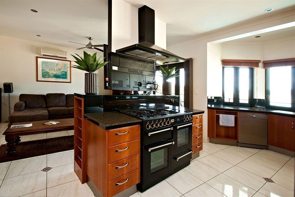 At Waterfront Whitsunday Retreat - Adults Only Aparthotel Еърли Бийч Екстериор снимка