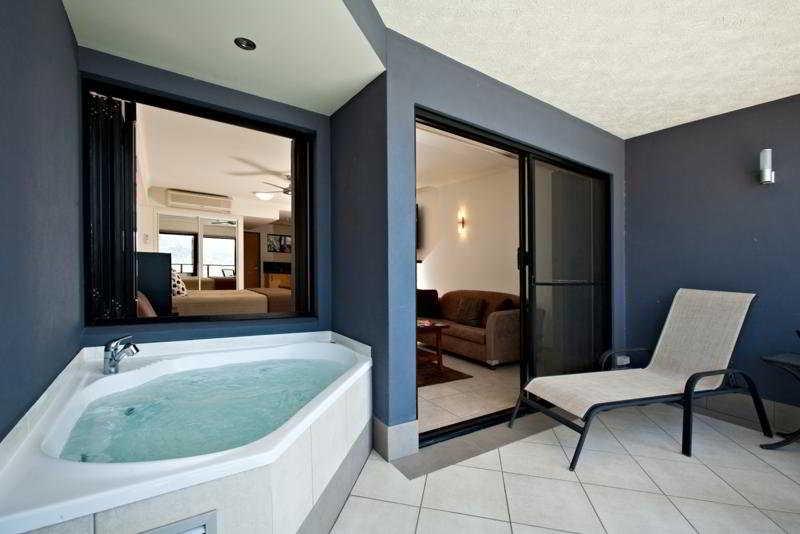 At Waterfront Whitsunday Retreat - Adults Only Aparthotel Еърли Бийч Екстериор снимка
