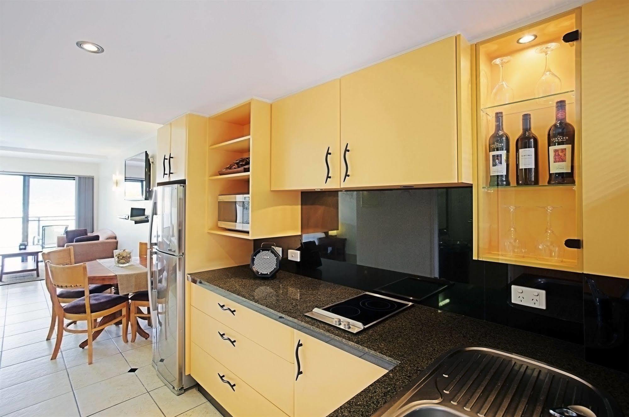 At Waterfront Whitsunday Retreat - Adults Only Aparthotel Еърли Бийч Екстериор снимка