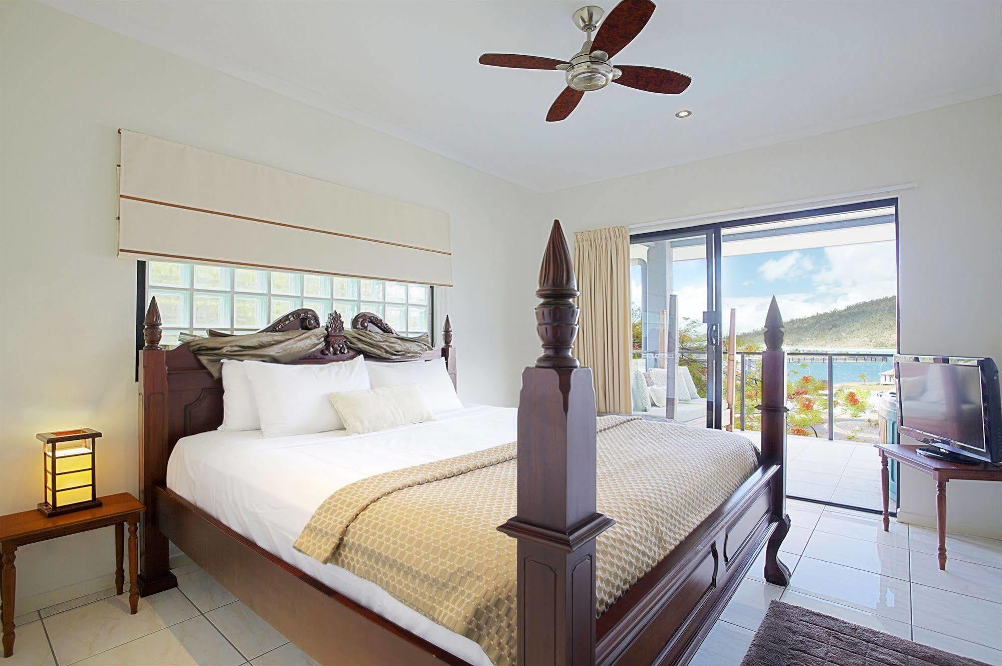 At Waterfront Whitsunday Retreat - Adults Only Aparthotel Еърли Бийч Екстериор снимка