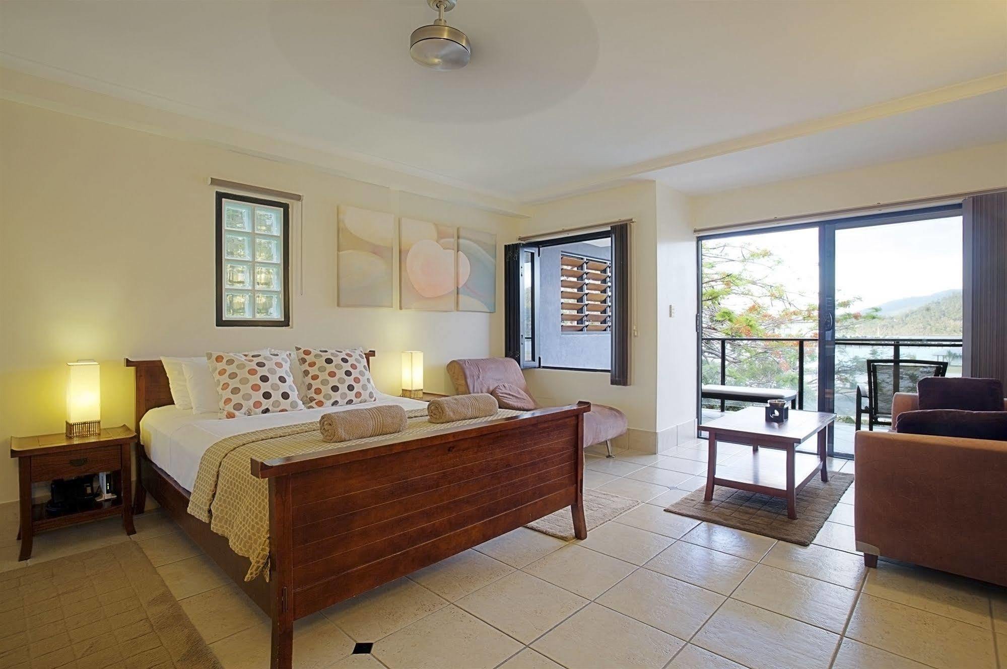 At Waterfront Whitsunday Retreat - Adults Only Aparthotel Еърли Бийч Екстериор снимка