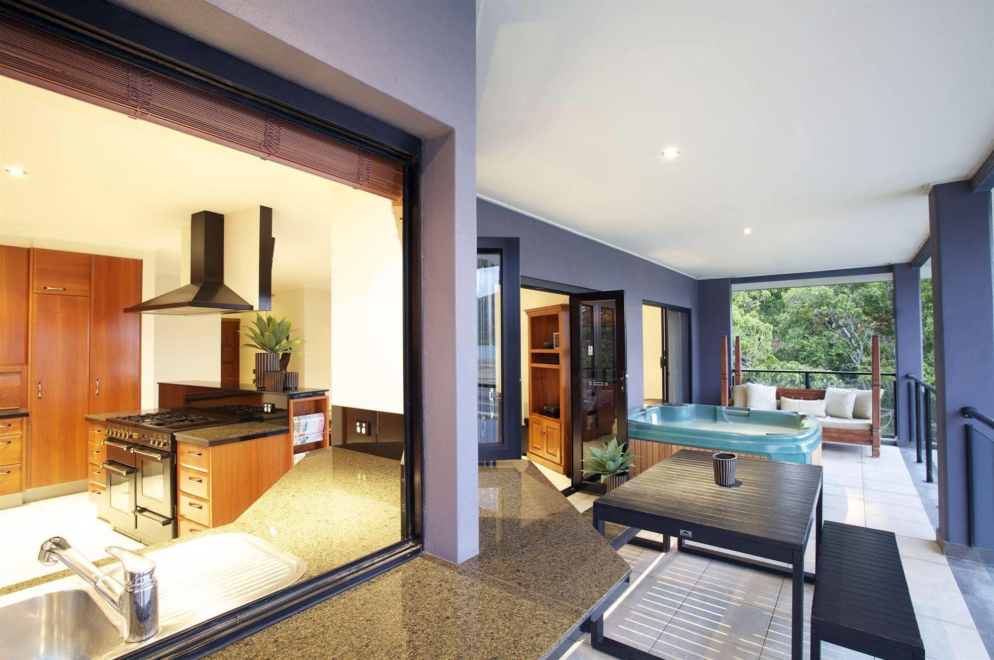 At Waterfront Whitsunday Retreat - Adults Only Aparthotel Еърли Бийч Екстериор снимка